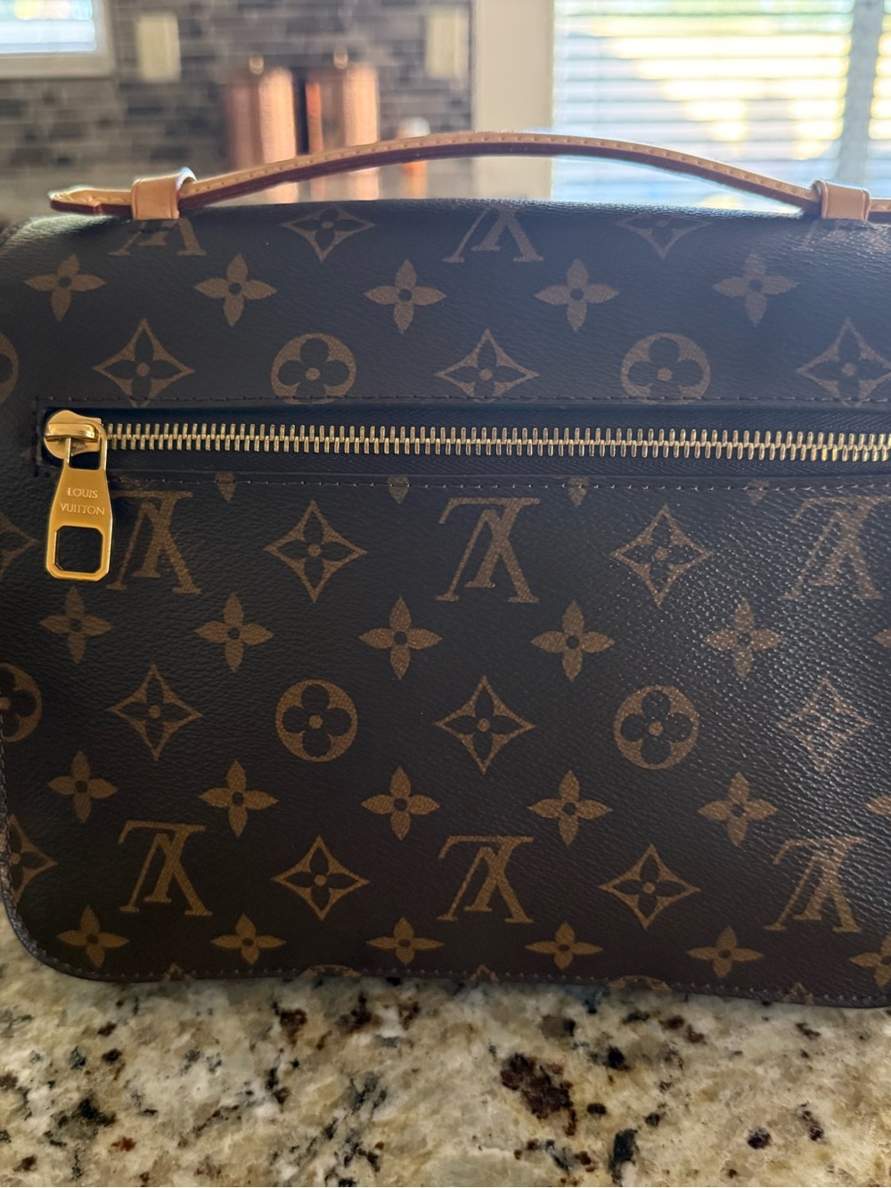 Beautiful Louis Vuitton Monogram Metis Pochette - Picture 2 of 9